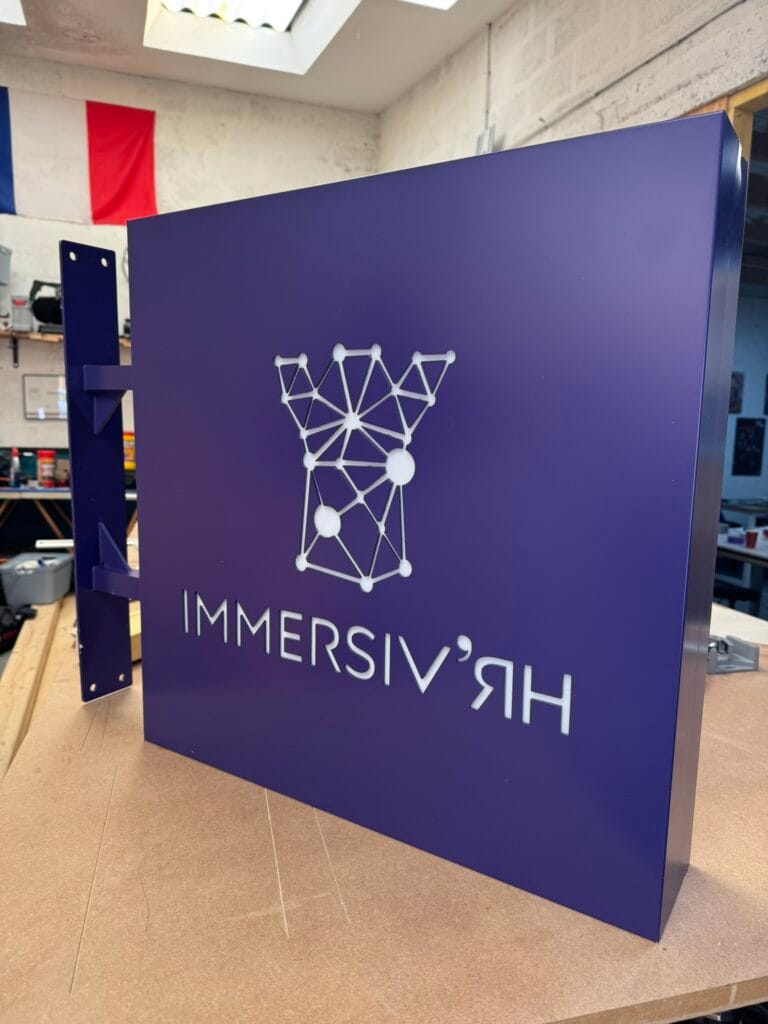 Totem publicitaire double face pour Immersiv'RH à Amiens